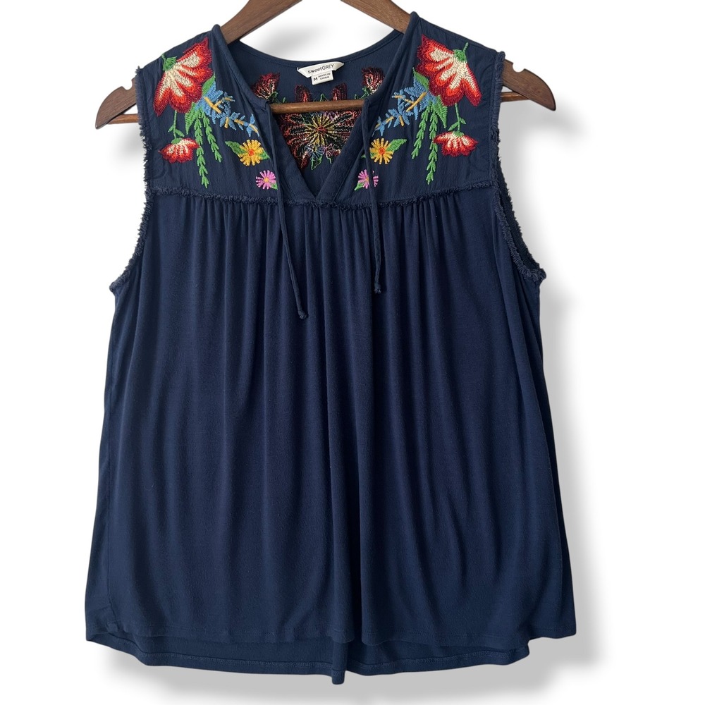 Sweet Grey Tank Top M Blue Embroidered Floral Boho Peasant Festival Cottagecore